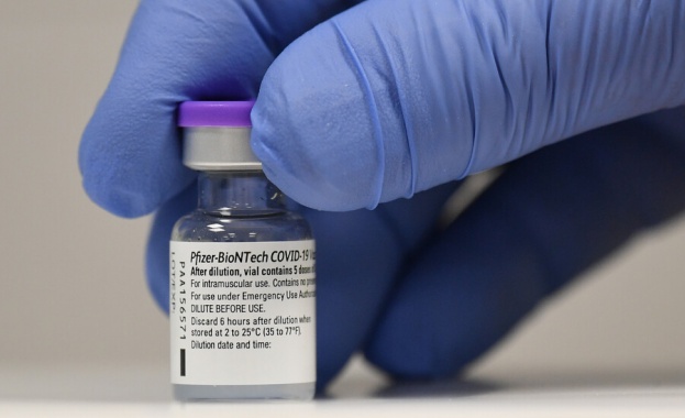 "Ню Йорк Таймс": Не, във ваксината срещу COVID-19 няма микрочип