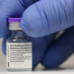 "Ню Йорк Таймс": Не, във ваксината срещу COVID-19 няма микрочип