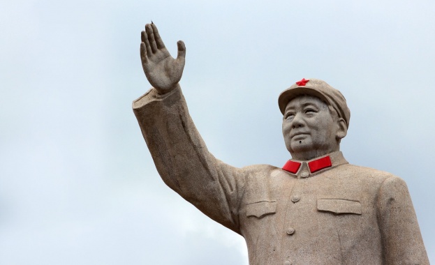 Китайските власти решиха част от лунния грунт доставен на Земята