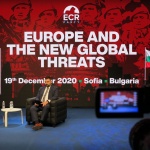 Джамбазки: Фабрики за фалшиви новини водят информационна война