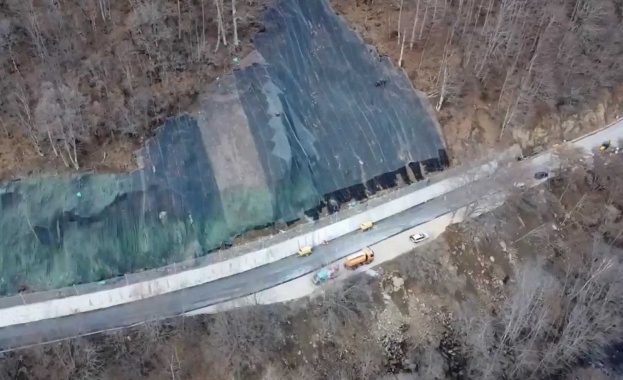 В заключителен етап са строителните работи по укрепването на срутището