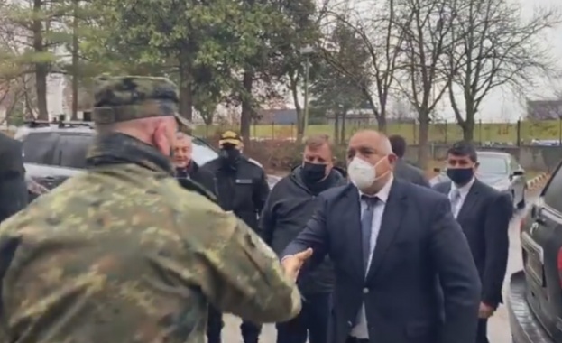 С него е и министърът на отбраната Красимир Каракачанов Премиерът