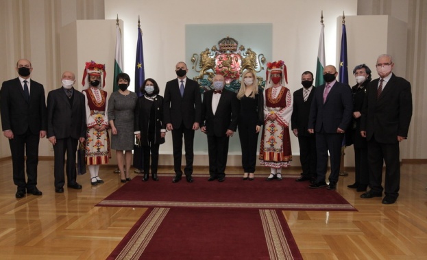 Награждаването на Доц Въто Христов Александър Балкански и Мария Колева