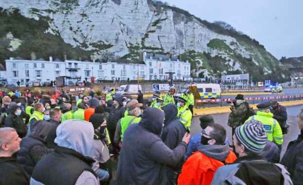 Първите пътници от Великобритания преминаха с фериботи във Франция в
