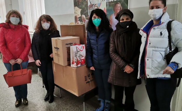 Старозагорските жени в БСП с дарение за тубдиспансера