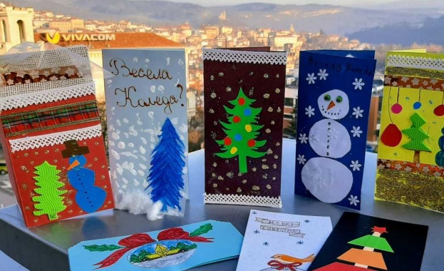 Близо 700 поздравителни картички ръчно сътвориха талантливите малчугани от детските