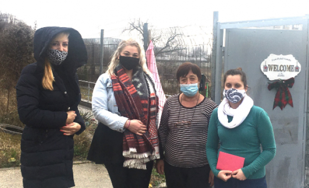 Казанлъшките жени социалистки стартираха благотворителната си кампания Споделена Коледа 2020 В