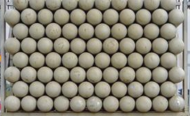 Пожар в камион превозващ бутилки с метан спря движението по