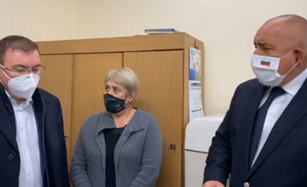 Премиерът Бойко Борисов проверява доставените у нас ваксини срещу COVID 19