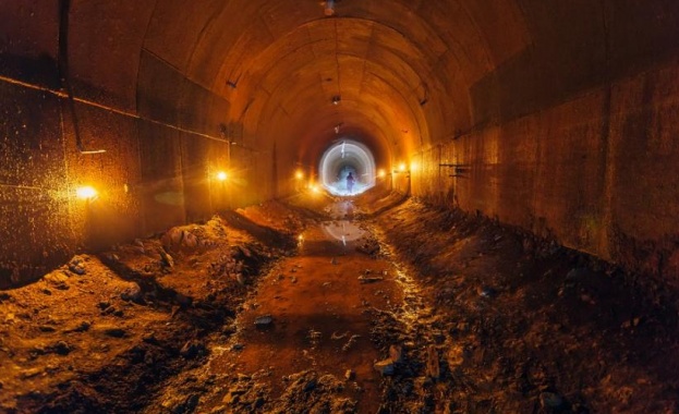 Земята е куха и във вътрешността й живеят същества от висша раса?