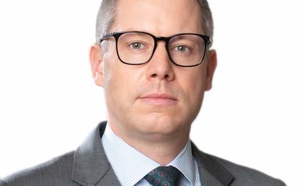 Промяната следва приключването на управленския мандат на г н Робърт Дик