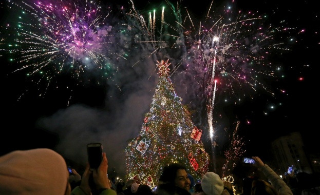 В новогодишната нощ над северозападната половина от страната ще бъде