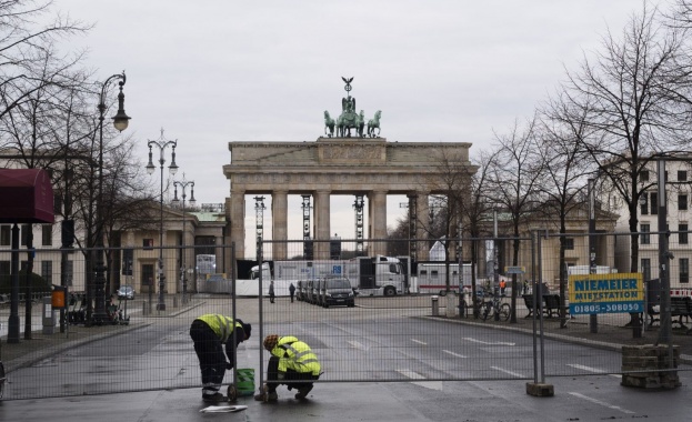 Шефът на полицията в Берлин каза че хиляди полицаи ще