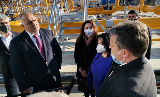 Премиерът инспектира интерконекторната връзка между България и Гърция през която