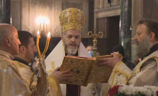 Отслужиха Света Василиева литургия и молебен за Новата година 