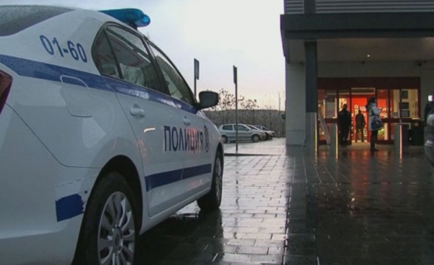 Малко над 98 000 лева е сумата открадната от хипермаркета