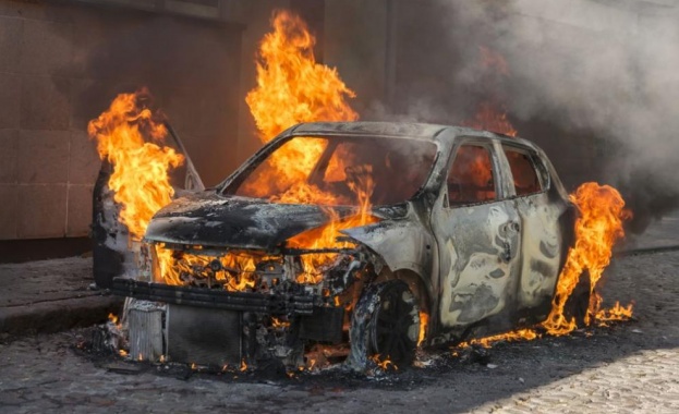 Около 60 автомобила са изгорени по улиците на Страсбург и