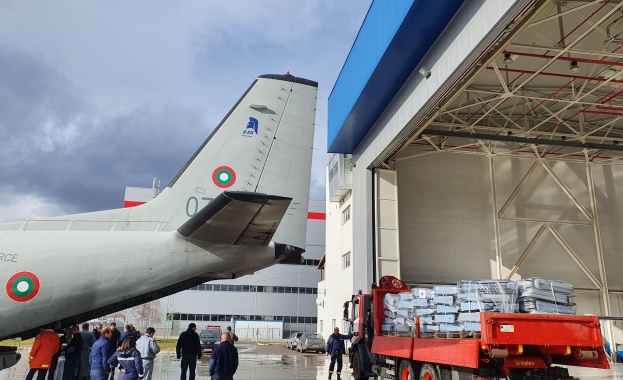 Два военно транспортни самолета С 27J Спартан с екипажи от състава на