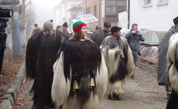 По традиция тази сутрин кукерите от Крапата махала в Разлог