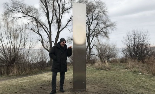 Загадъчен метален обелиск подобен на известните от американския щат Юта