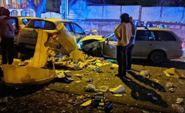 Седем автомобила са пострадали при последователно врязване на БМВ в