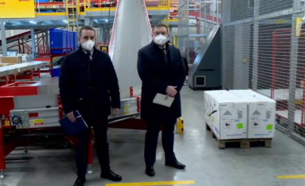 Здравният министър проф д р Костадин Ангелов и изпълнителният директор на