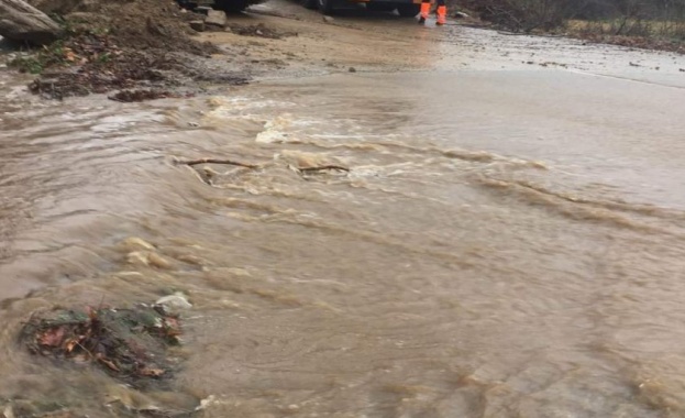 Нормализира се обстановката в община Петрич и пътят за селата