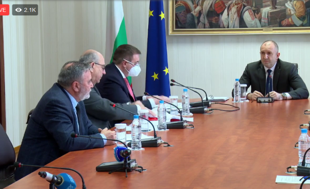 За мен е изключително важно да се гарнтира както конституционното