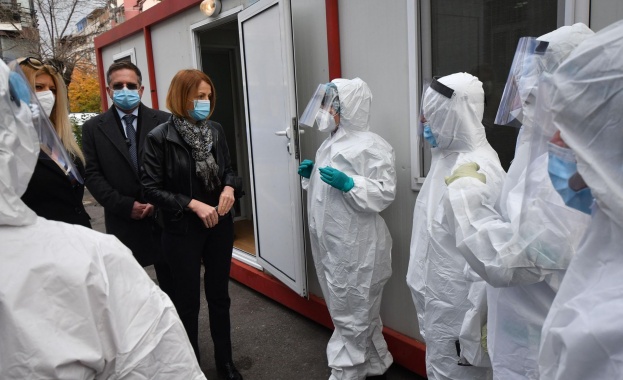 Четири мобилни екипа за поставяне на ваксини на настанените в