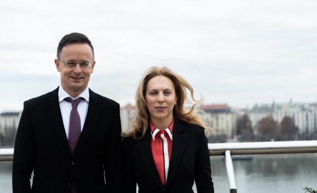 Вицепремиерът и министър на туризма Марияна Николова проведе телефонен разговор