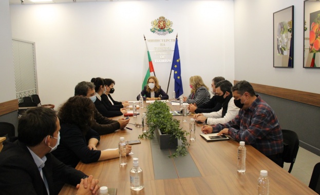 Вицепремиерът и министър на туризма Марияна Николова се срещна с