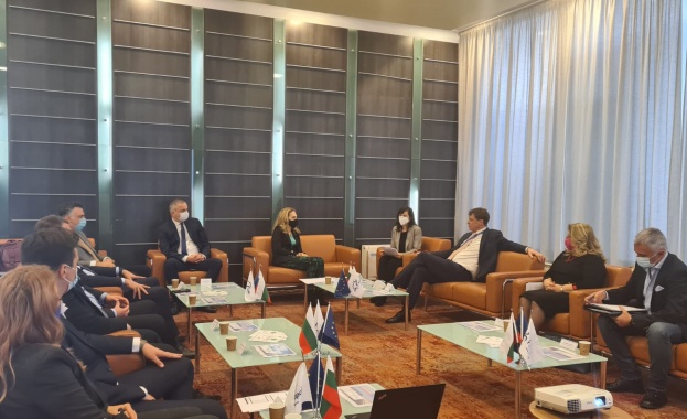 Вицепремиерът и министър на туризма Марияна Николова проведе работна среща