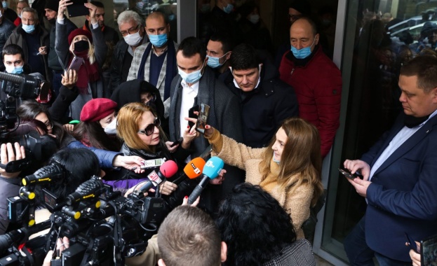 Пловдивски социалисти групово влязоха в централата на БСП в София