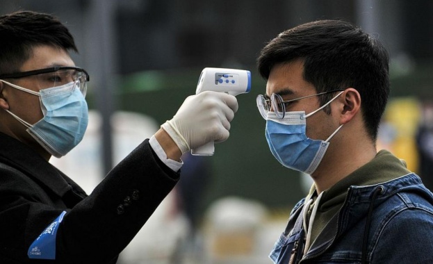 Година след избухването на пандемията Китай отново изолира милионен град