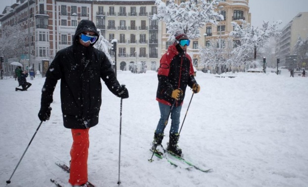 След най силния снеговалеж от половин век насам в Мадрид заради