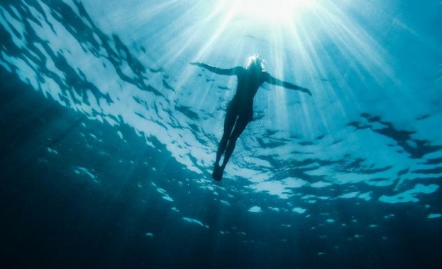 Московска плувкиня постави Гинес рекорд като преплува в замръзналото езеро