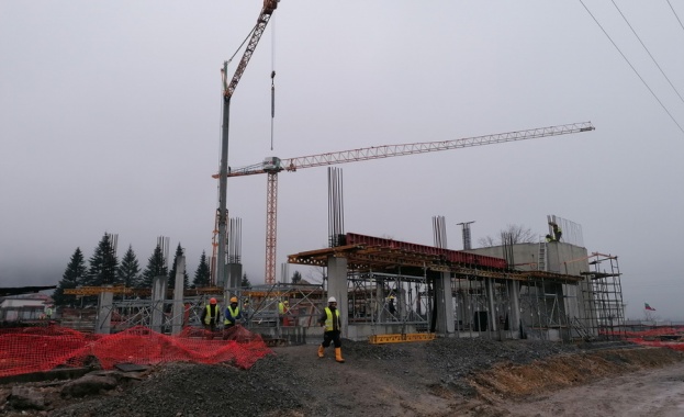 Работи се ивършват едновременно на няколко подобекта Към момента строителството