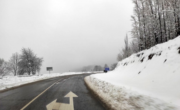 Временно е ограничено движението по АМ Тракия от пътен възел
