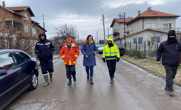 Кметът Фандъкова провери работата на аварийните екипи в засегнатите от