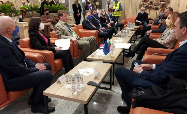 Вицепремиерът и министър на туризма Марияна Николова проведе работна среща