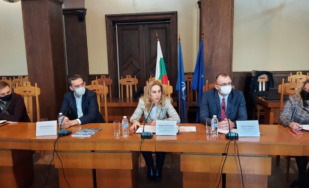 Туристическият бизнес в Бургас поиска от вицепремиера и министър на