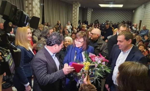 Корнелия Нинова обяви национална кампания за прием на социалисти В