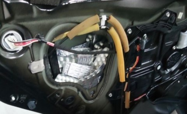 На Дунав мост 2 спипаха близо 3000 блистера диазепам в