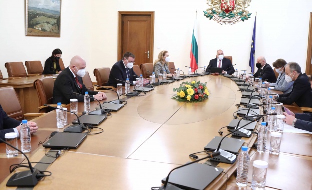 Разхлабване на противоепидемичните мерки в определени сектори и бизнеси бе