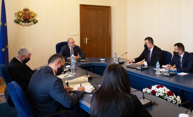 Президентът Румен Радев проведе среща на „Дондуков 2 с изпълнителните
