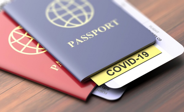 Защо Гърция и Великобритания поискаха COVID паспорти
