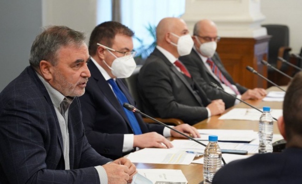 Продължава да се запазва тенденцията броят на излекуваните да е