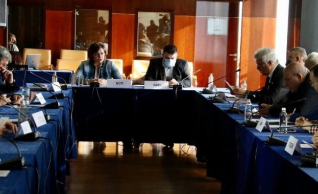 Трябва да успокоим хората гласуването не е по опасно от