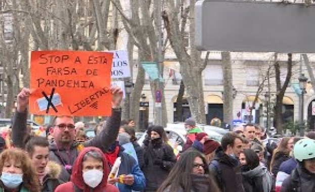 Хиляди протестираха в Мадрид срещу ограниченията заради COVID-19