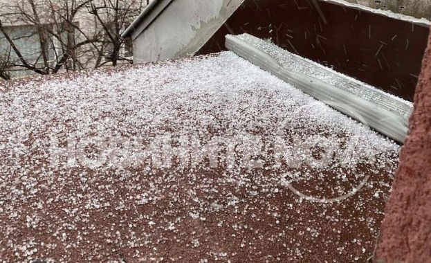 Градушка удари южните квартали в София Жители на столицата заснеха